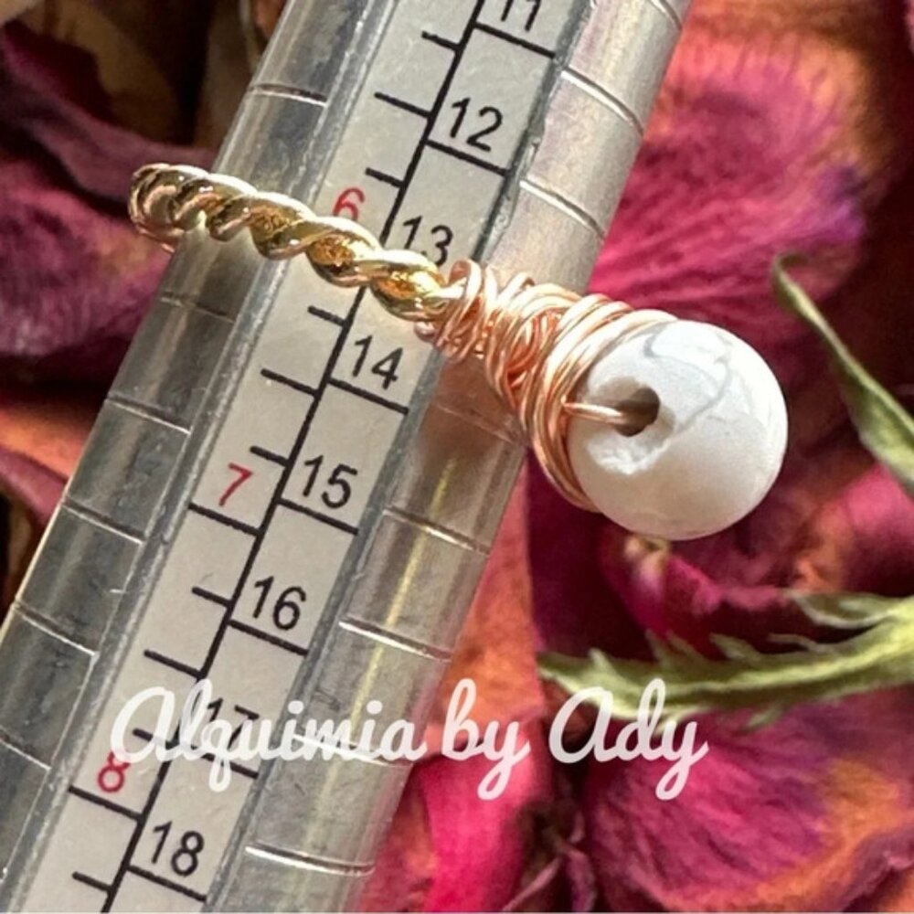 Howlite beautiful wire wrap gold ring - Picture 3 of 3